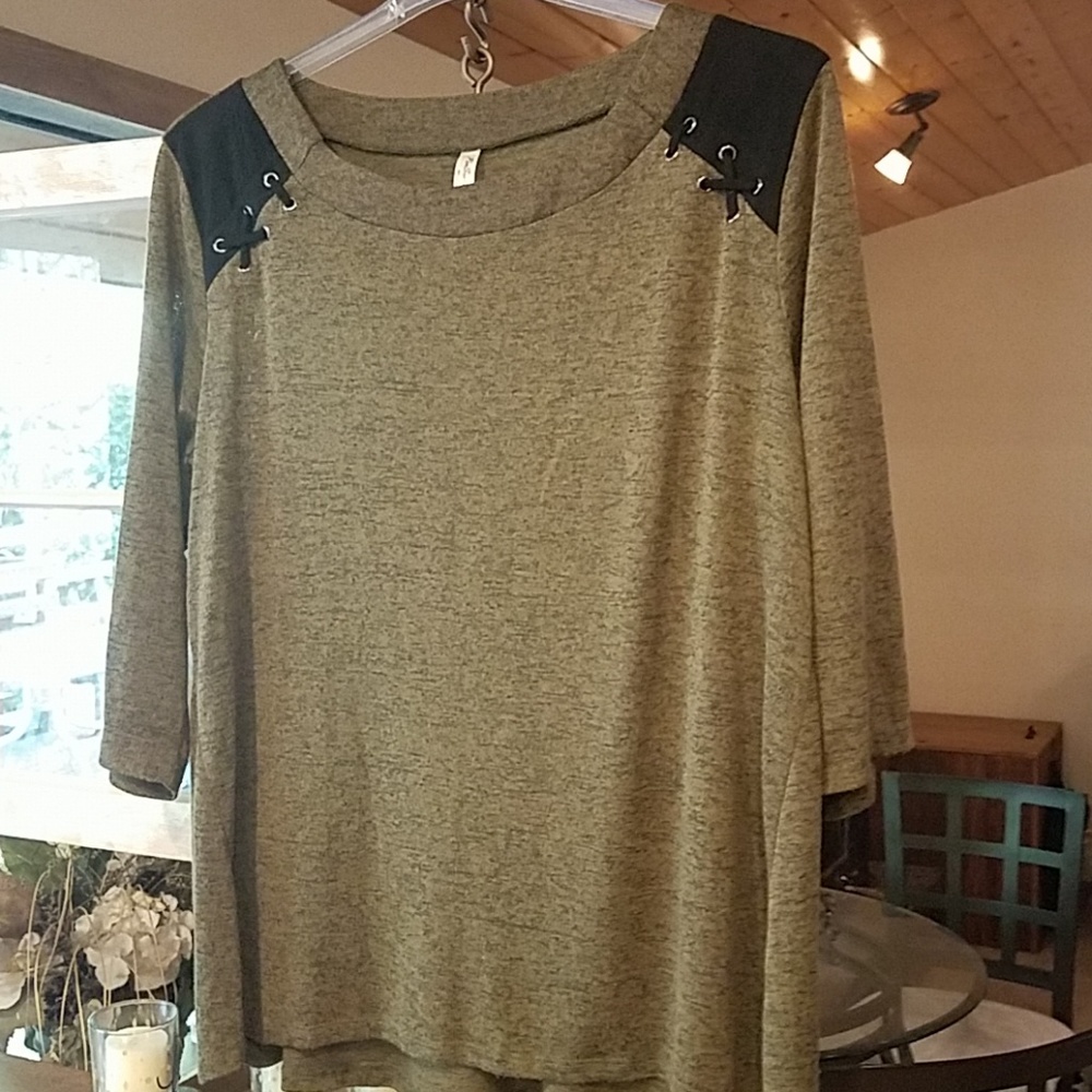 3/4 Sleeve Hacci top.